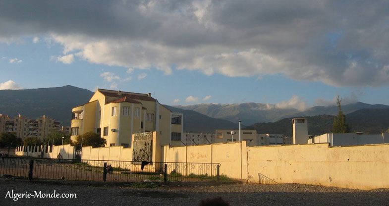 Tazmalt — siege sous prefecture tazmalt