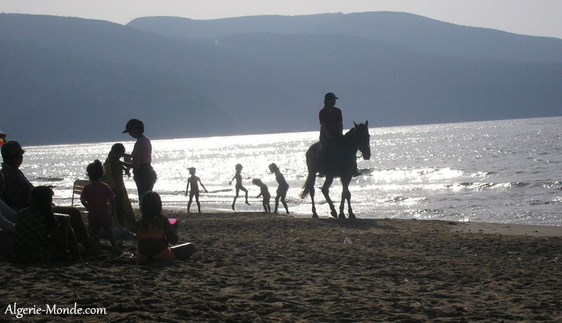 Oran yakınında Andalouses Plajı