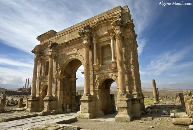 Arc de trajan timgad 2 in Timgad, Algeria