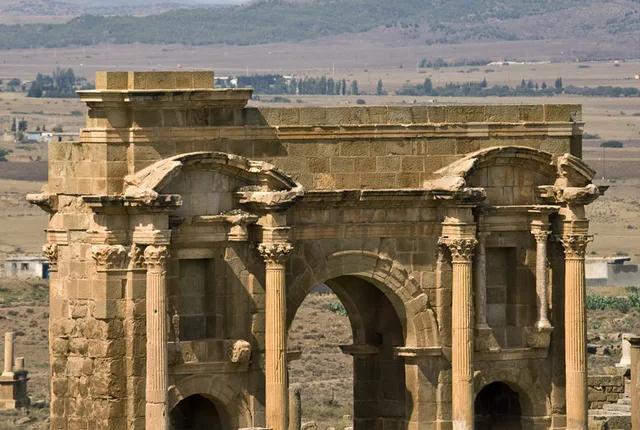 Arc de trajan timgad 3 in Timgad, Algeria
