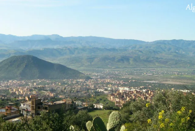 Vue ensemble ville akbou in Béjaïa, Algeria